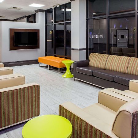 Days Inn & Suites By Wyndham Orlando Airport מראה חיצוני תמונה