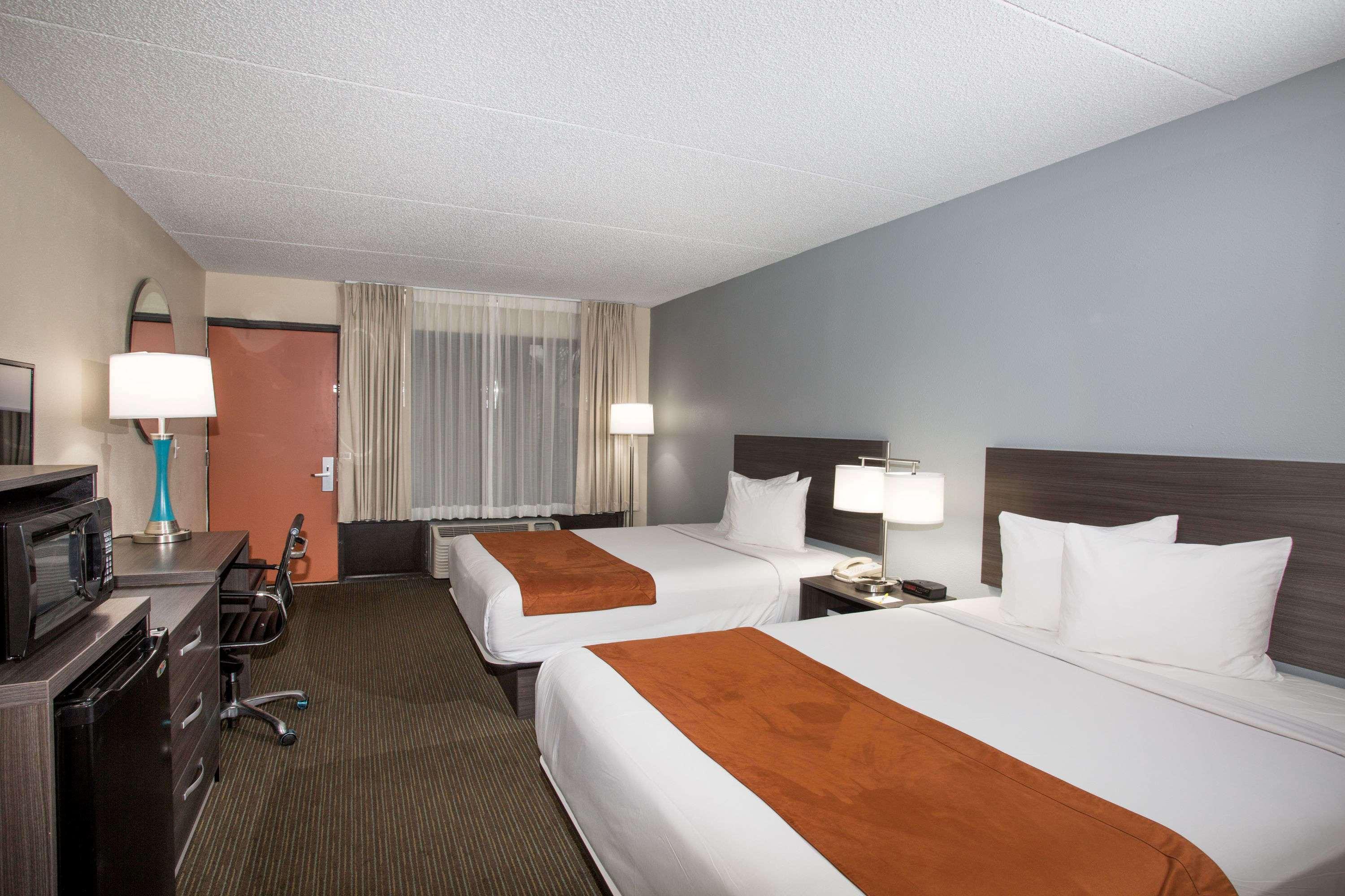 Days Inn & Suites By Wyndham Orlando Airport מראה חיצוני תמונה