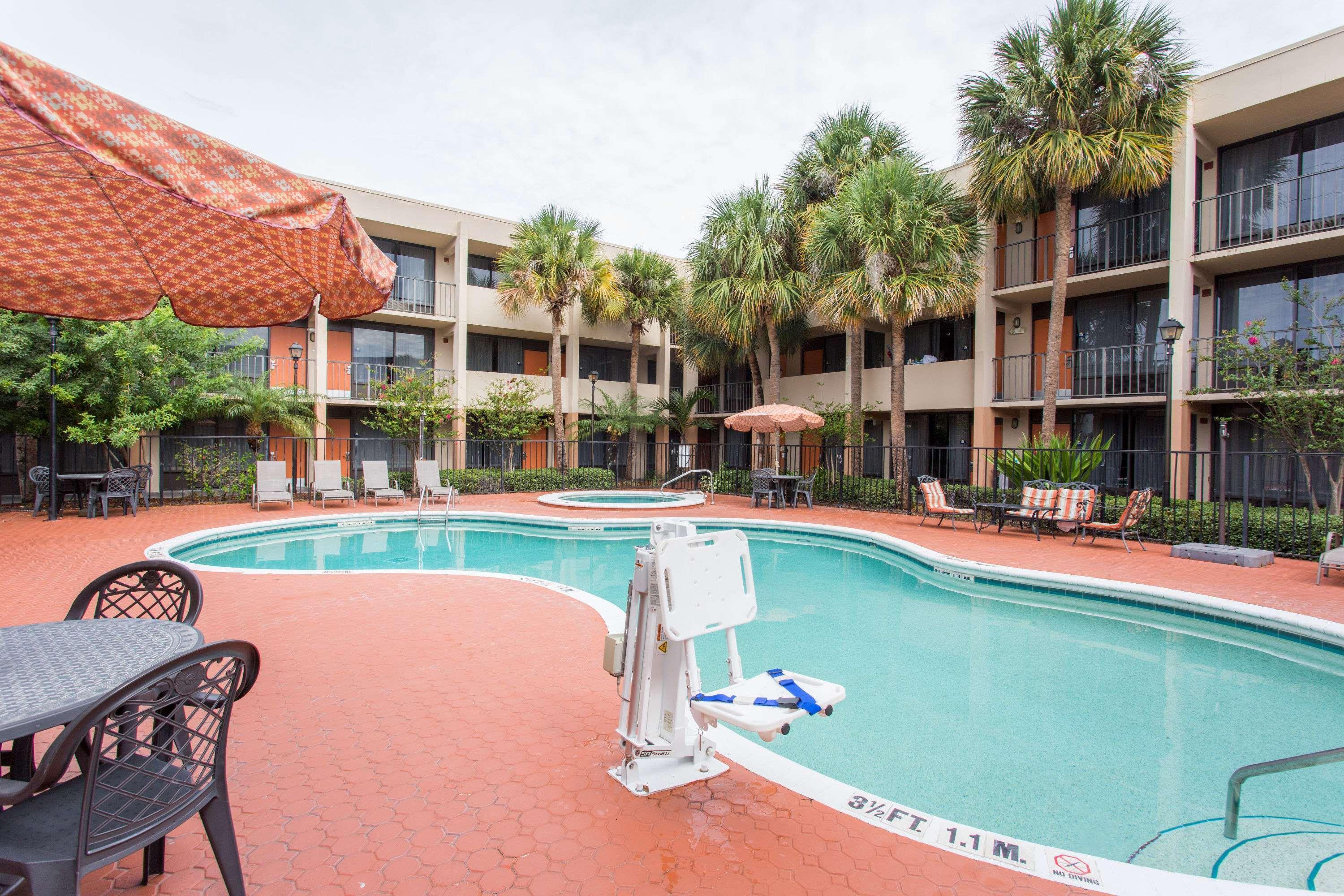 Days Inn & Suites By Wyndham Orlando Airport מראה חיצוני תמונה