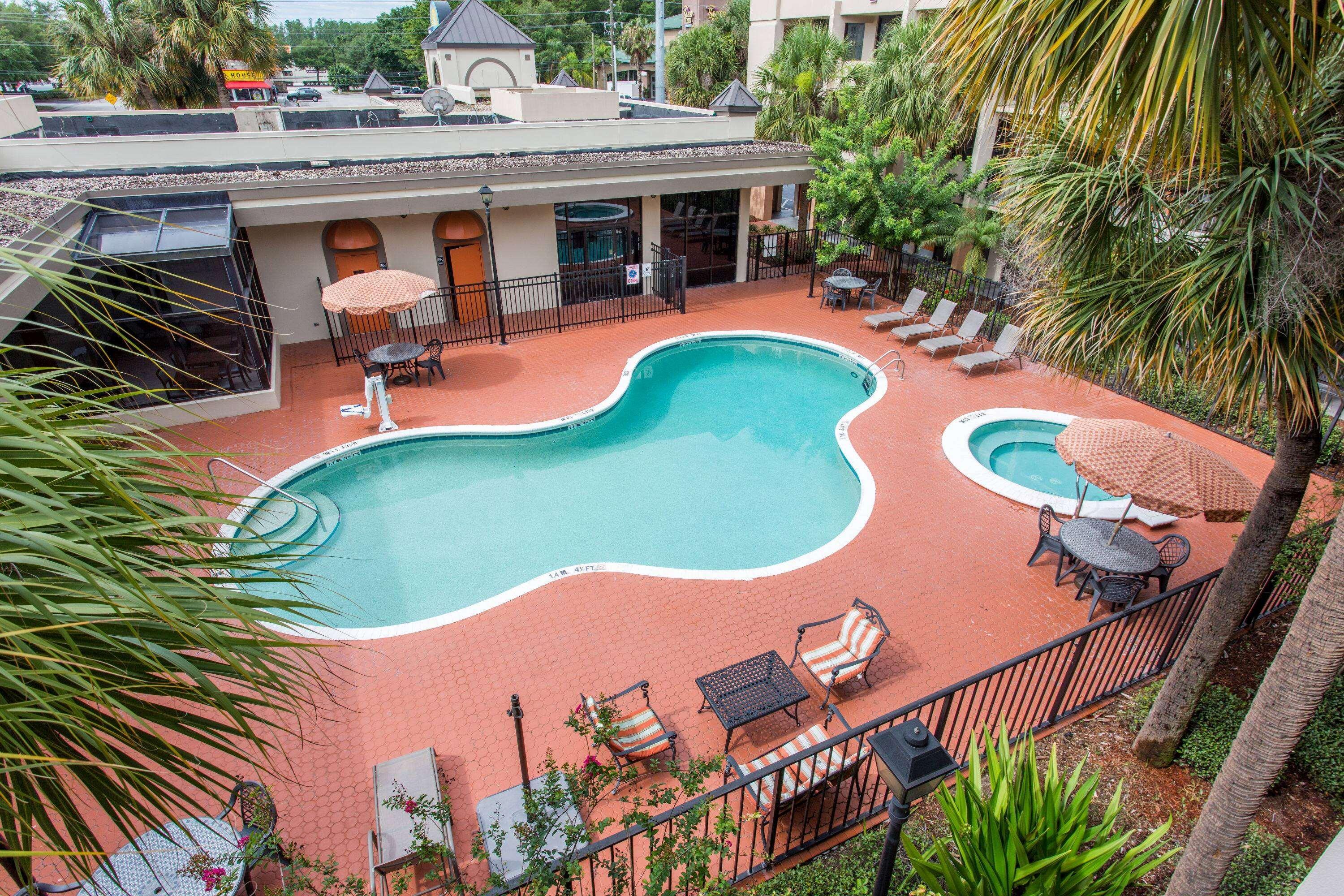 Days Inn & Suites By Wyndham Orlando Airport מראה חיצוני תמונה