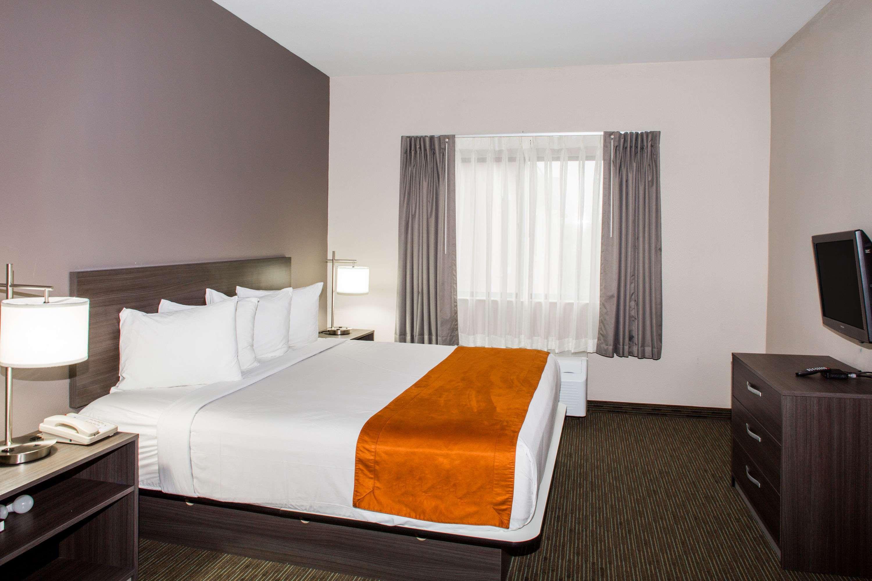 Days Inn & Suites By Wyndham Orlando Airport מראה חיצוני תמונה