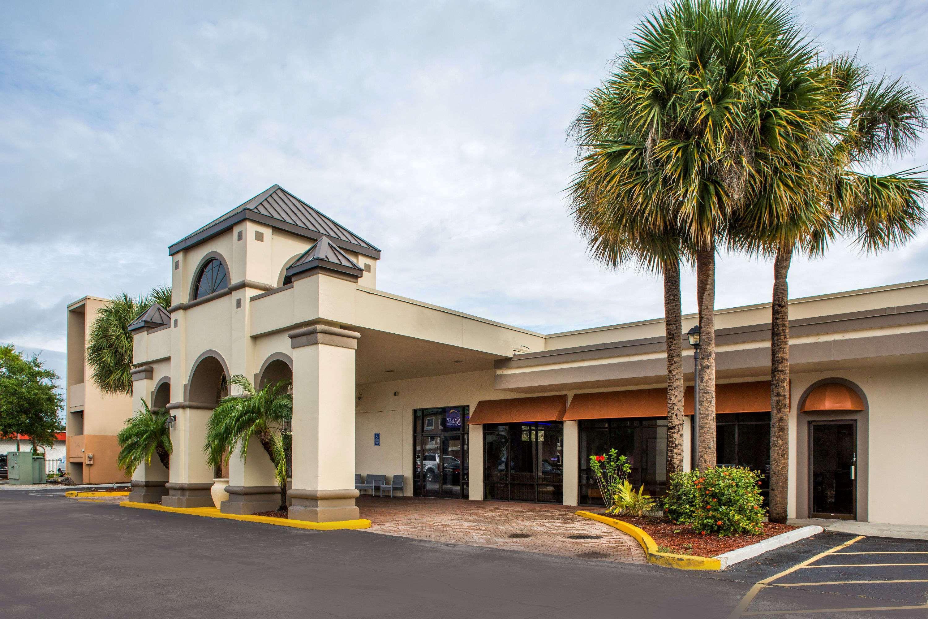 Days Inn & Suites By Wyndham Orlando Airport מראה חיצוני תמונה
