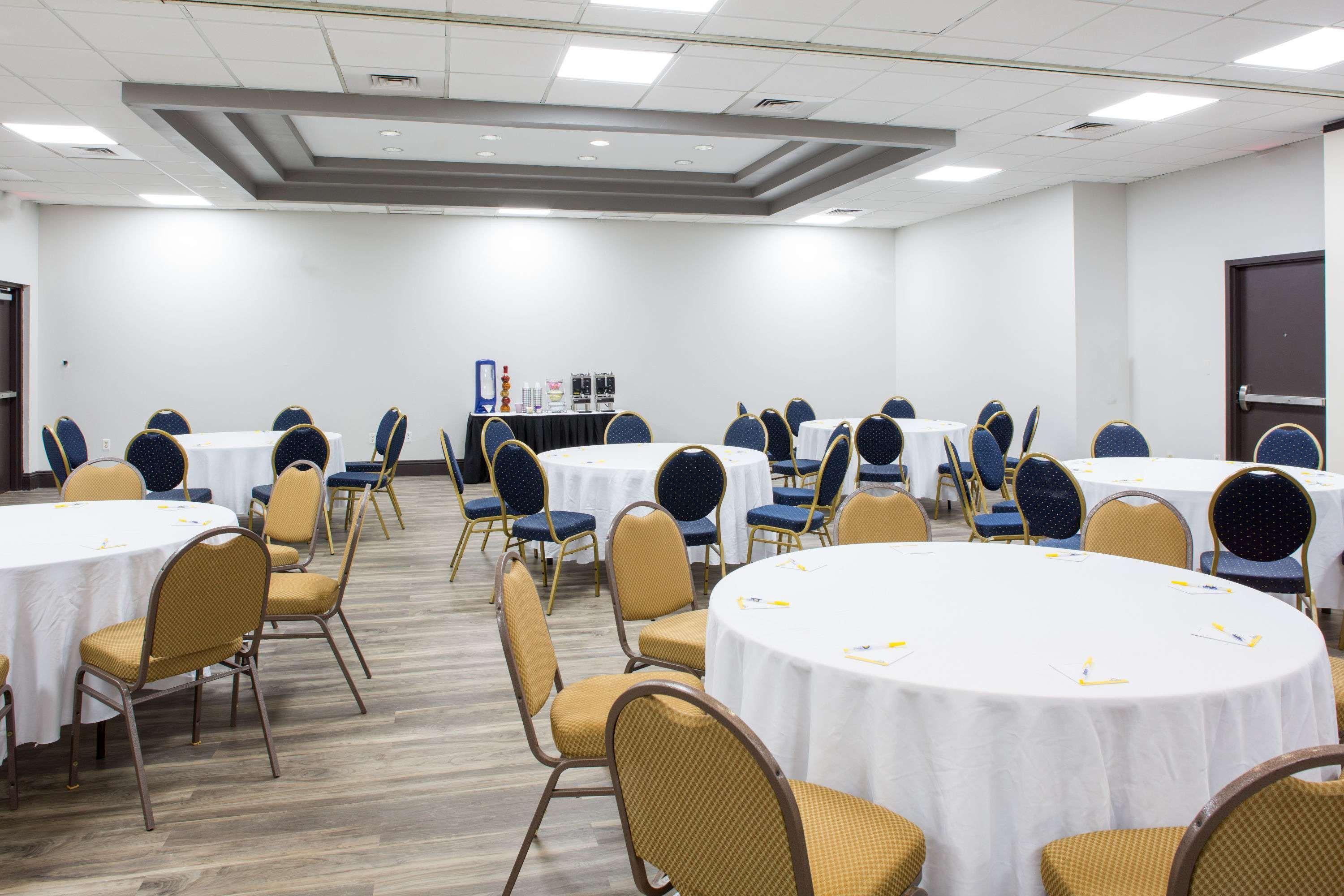Days Inn & Suites By Wyndham Orlando Airport מראה חיצוני תמונה