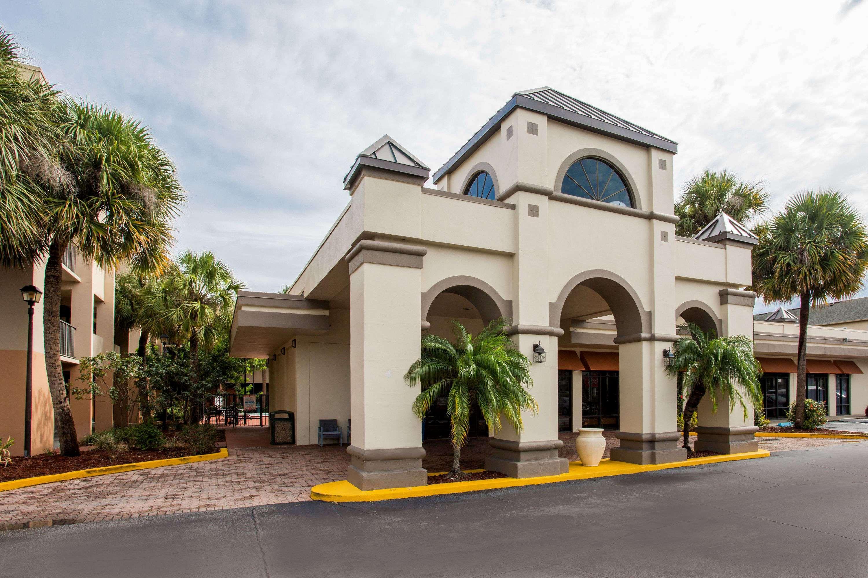 Days Inn & Suites By Wyndham Orlando Airport מראה חיצוני תמונה