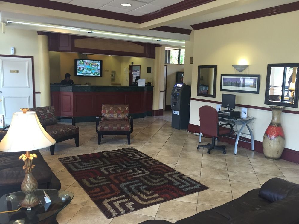 Days Inn & Suites By Wyndham Orlando Airport מראה חיצוני תמונה