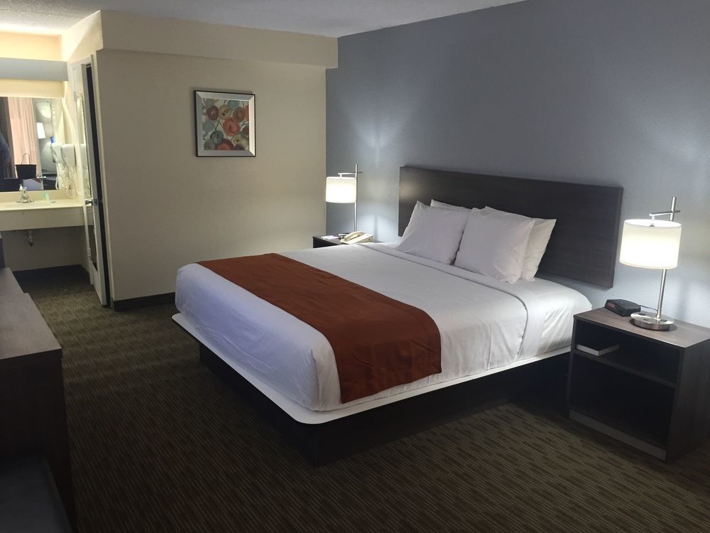 Days Inn & Suites By Wyndham Orlando Airport מראה חיצוני תמונה