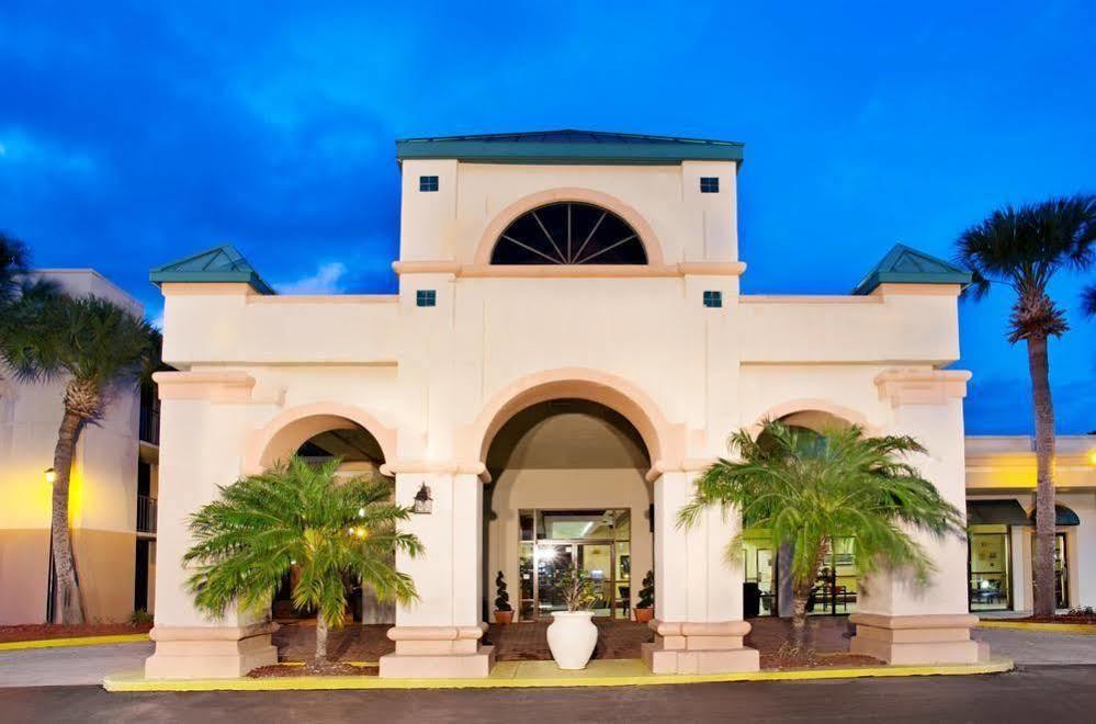 Days Inn & Suites By Wyndham Orlando Airport מראה חיצוני תמונה